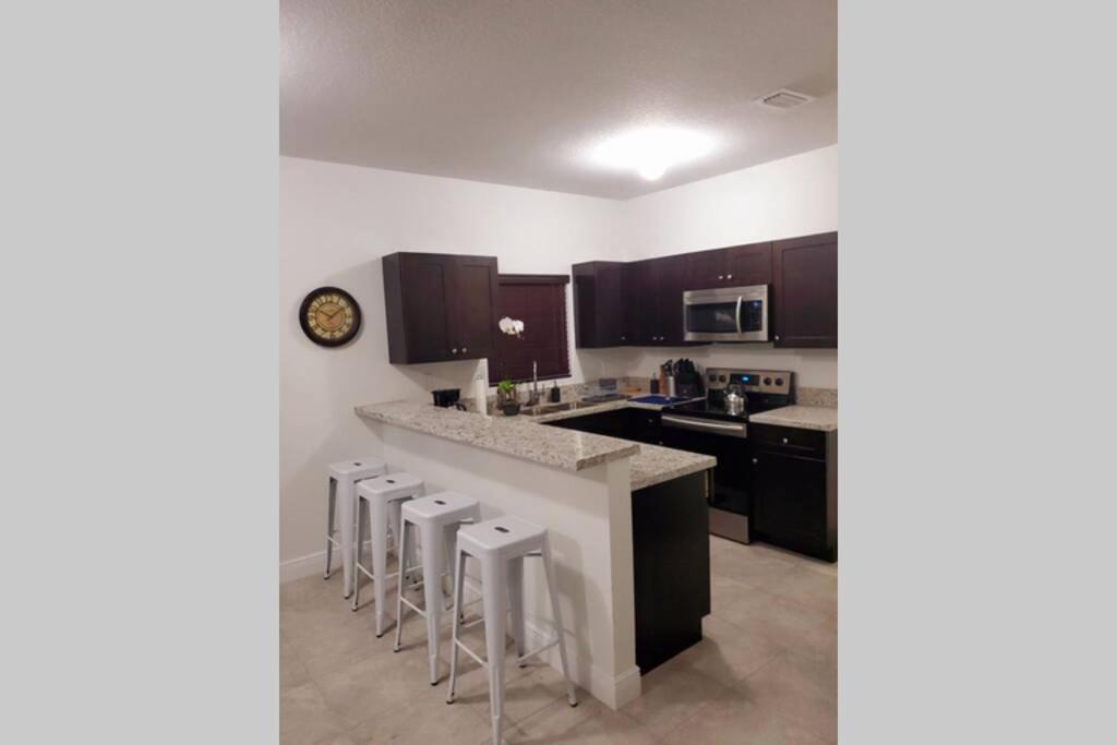 New House On The Block Near Miami Airport. Βίλα Εξωτερικό φωτογραφία